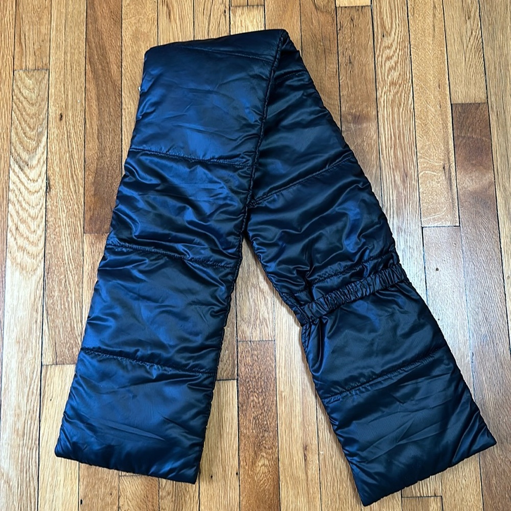 UGG puffer scarf black